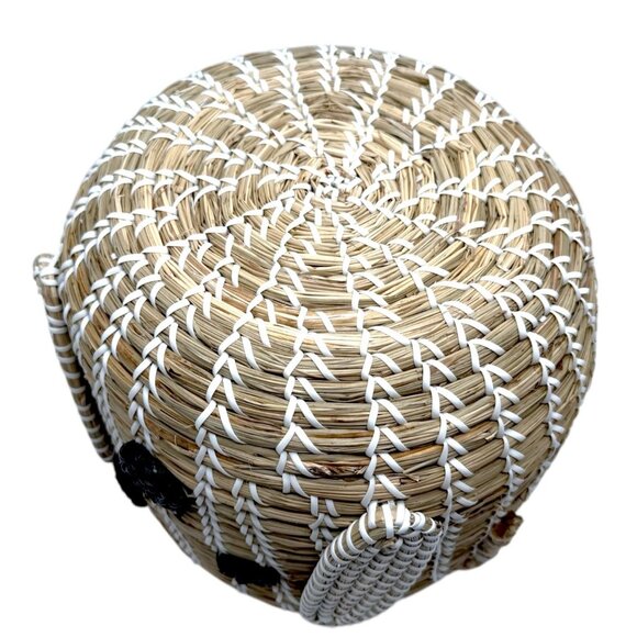 Handwoven Dog-Themed Basket With Handles - Natural Seagrass & White Detailing - Picture 7 of 9